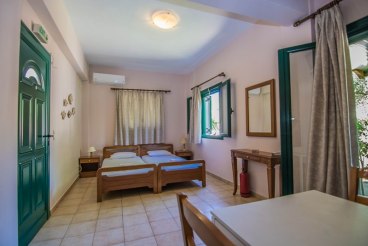 Zimmer R2 (bis 3 Personen)